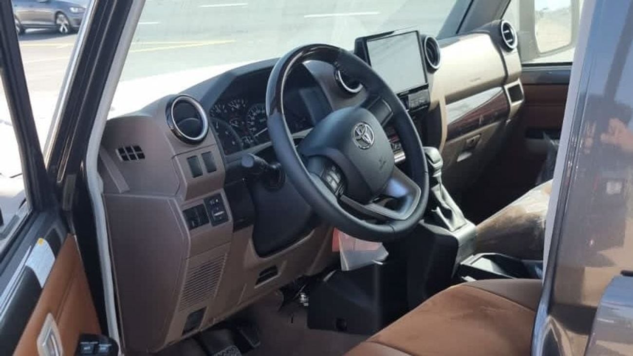 Toyota Land Cruiser Pick Up LC79 DC 2.8L Z Turbo-Diesel AT 2024YM [AVAILABLE IN WHITE & BEIGE COLOR]