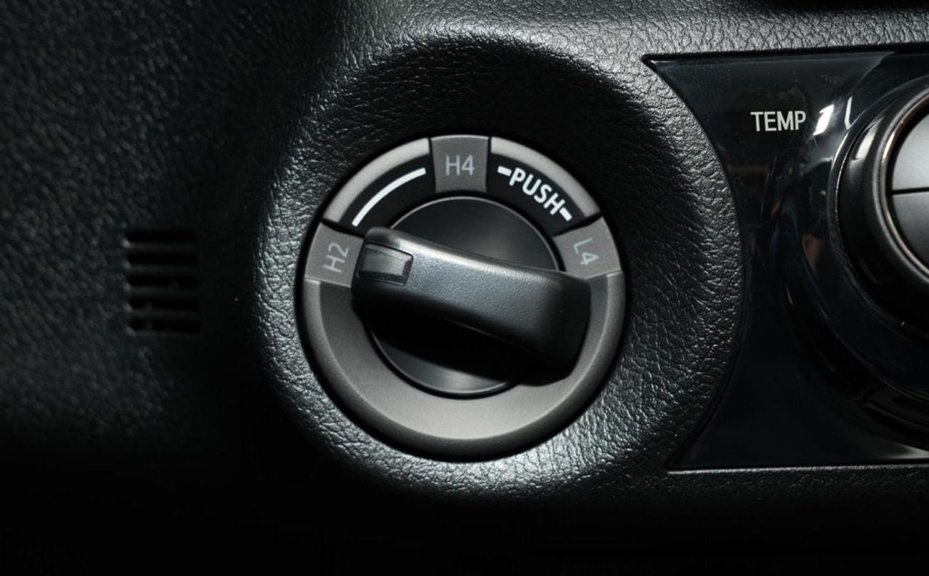 Toyota Hilux SR5 (NON GCC)