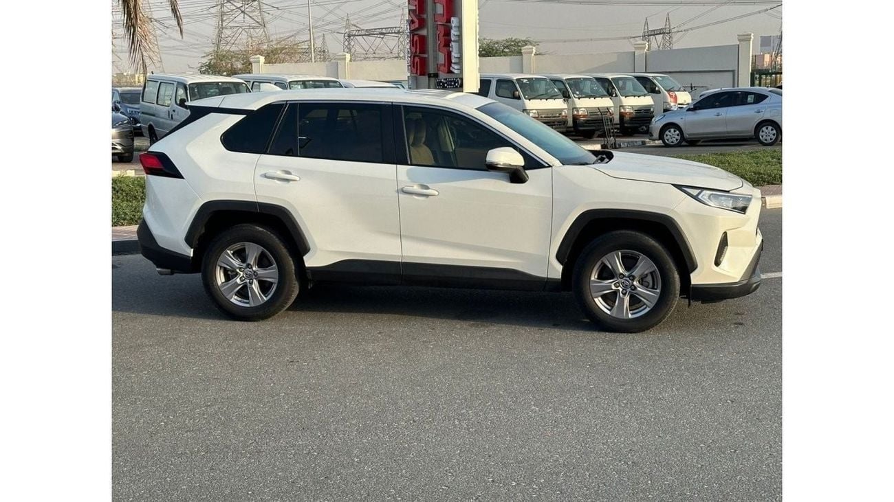 تويوتا راف ٤ LE