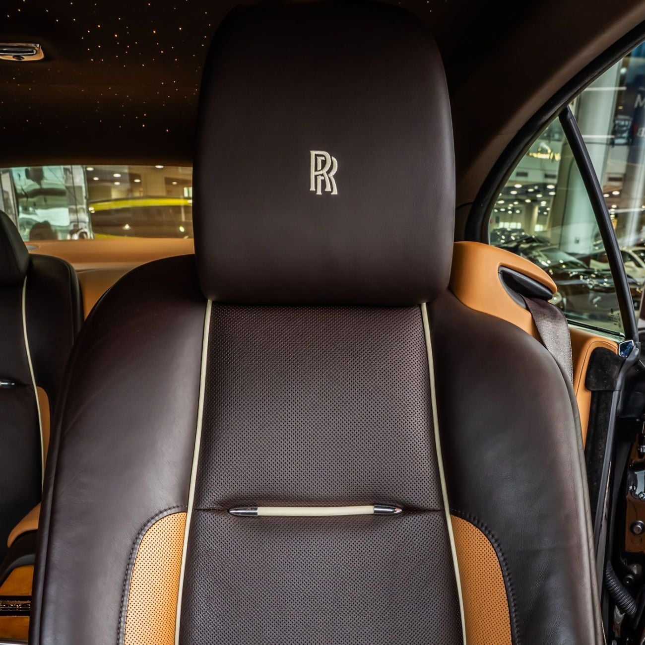 Rolls Royce Wraith STD 2017 | ROLLS ROYCE WRAITH | 3 BUTTONS | STAR LIGHT | 45,000KM | GCC