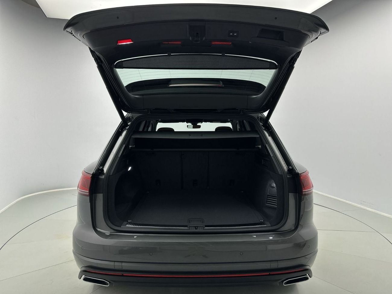 فولكس واجن طوارق 3.0T TL (340 HP) Touareg Elegance (Ref#00269) - 51,100 AED SAVINGS from New Car