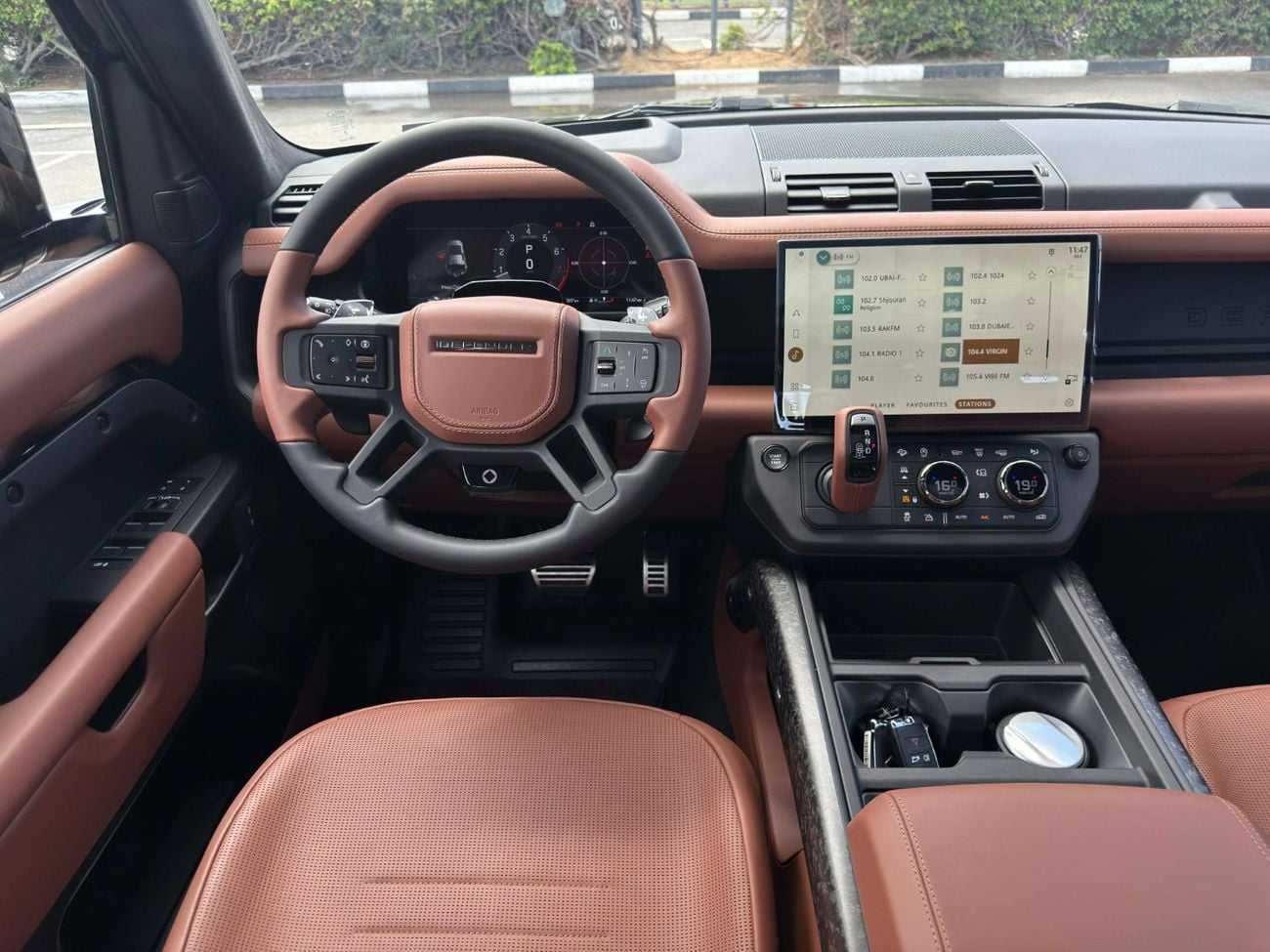 لاند روفر ديفندر GCC SPEC UNDER WARRANTY AND SERVICE