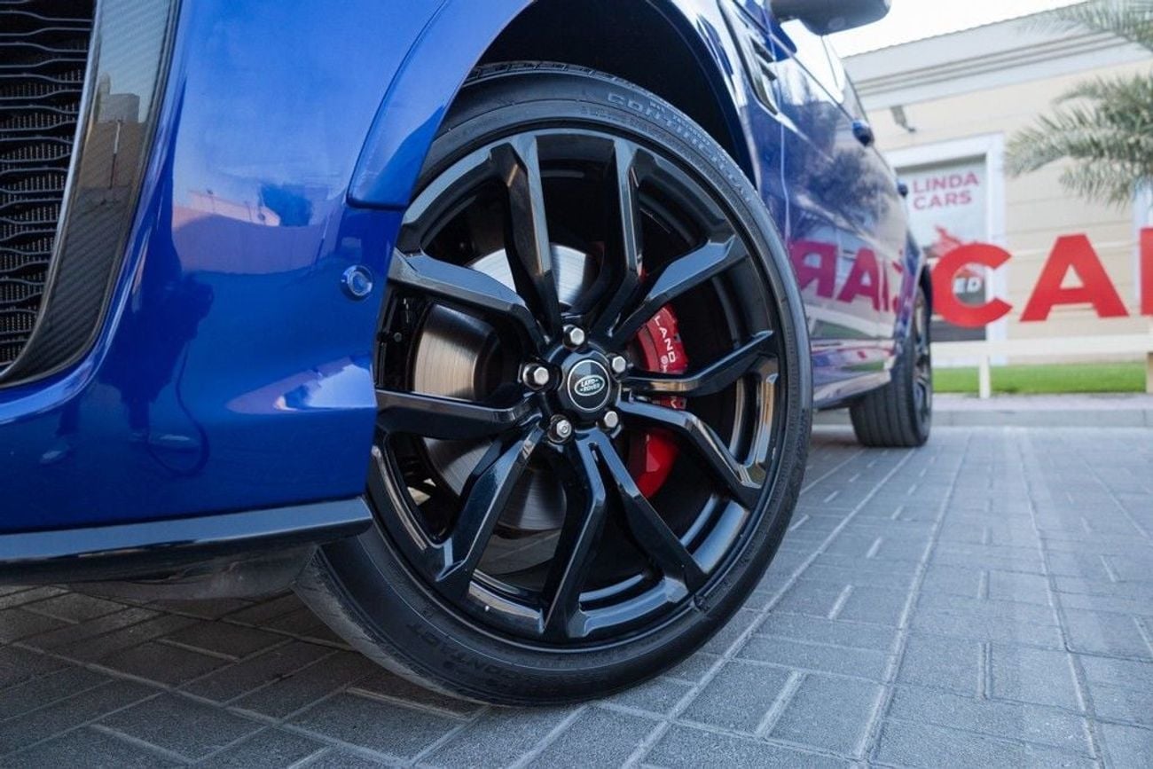 Land Rover Range Rover Sport SVR 5.0L (575 HP) AWD Range Rover Sport SVR Carbon Edition 2022 Canadian specs | Warranty