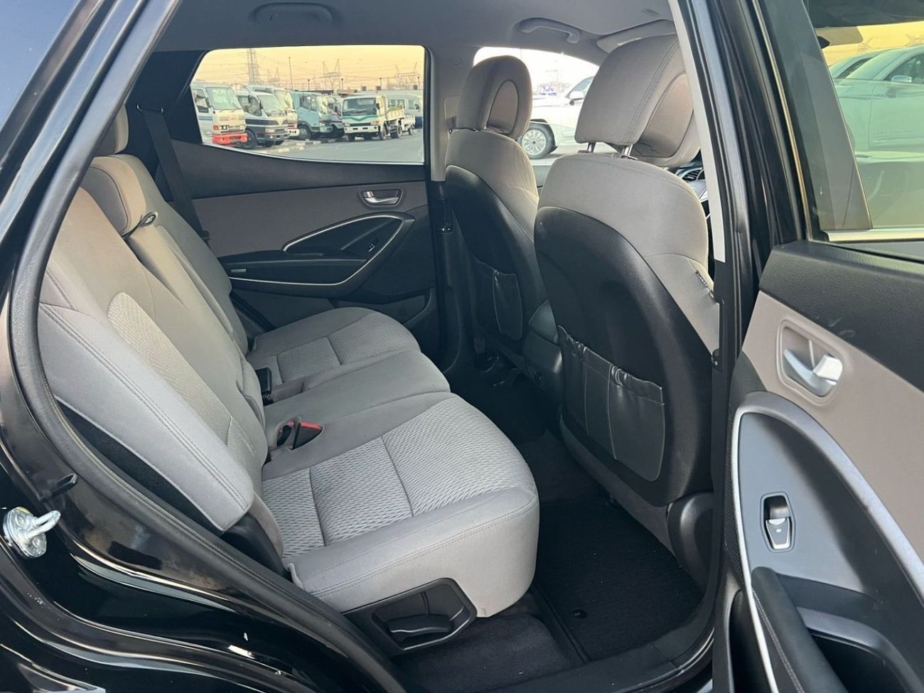 Hyundai Santa Fe 2015 Hyundai Santa Fe - 2.4L V4 - Accident Free - Clean Car  - Canadian Spec