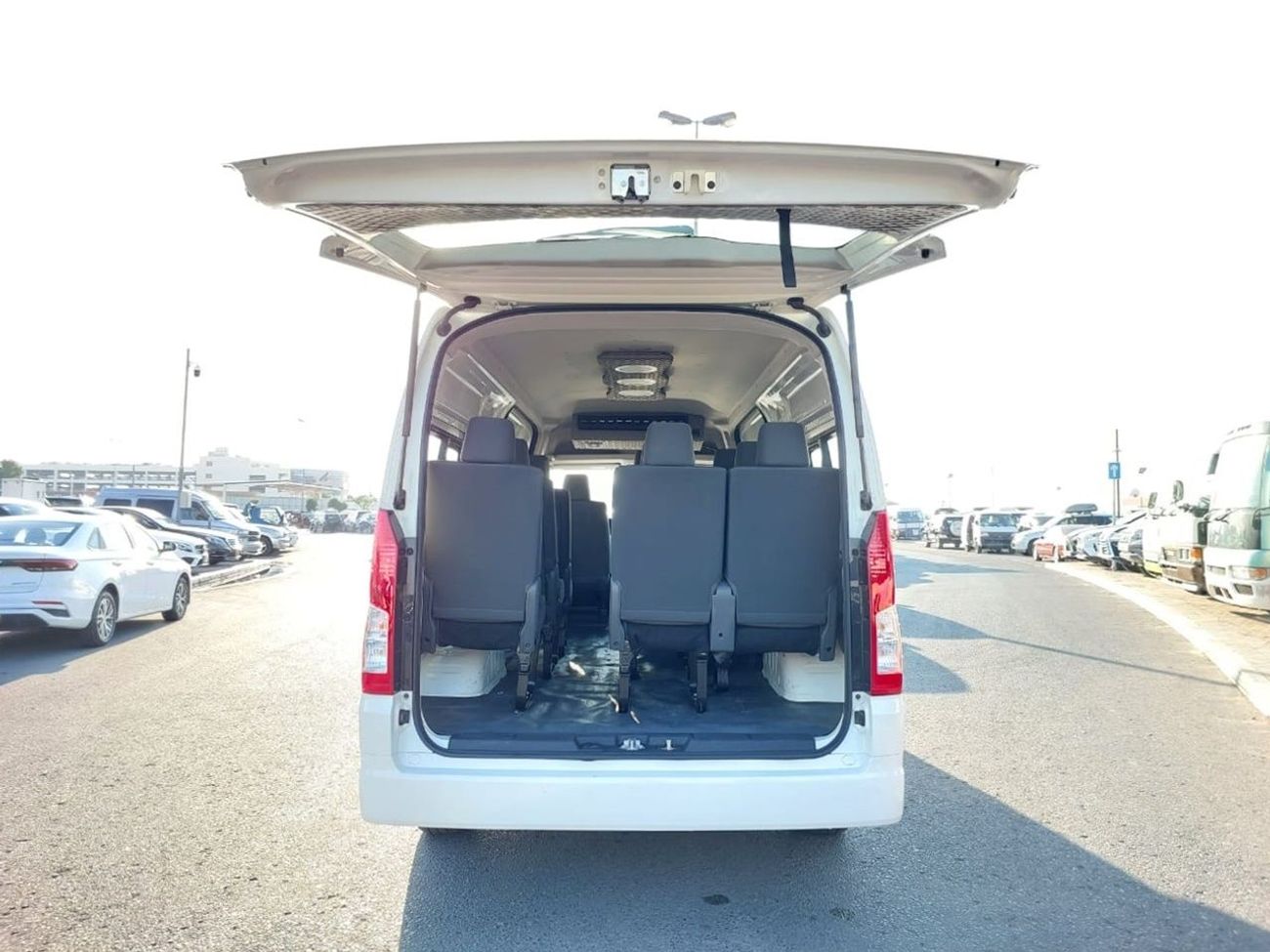 Toyota Hiace Commuter