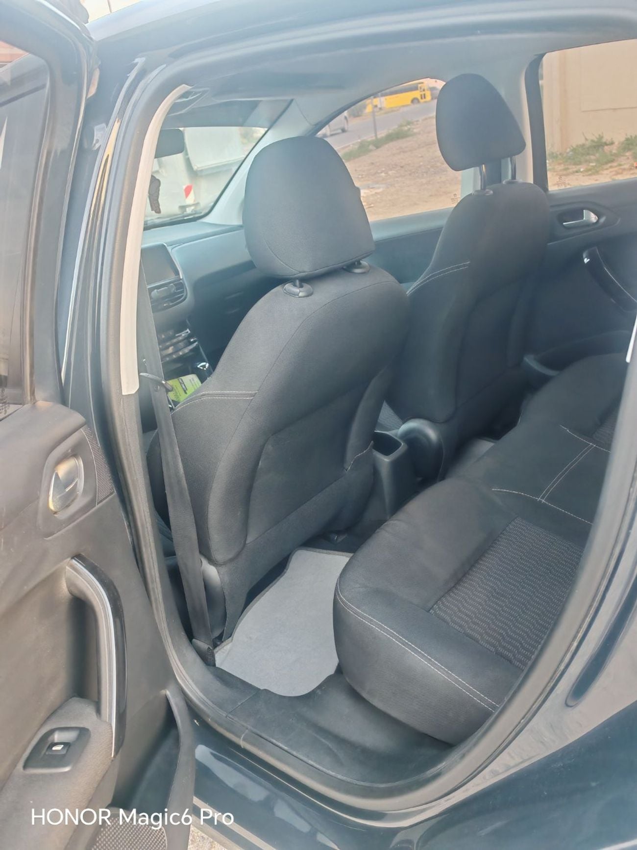 Peugeot 208 Peugeot 208 Gulf 2016