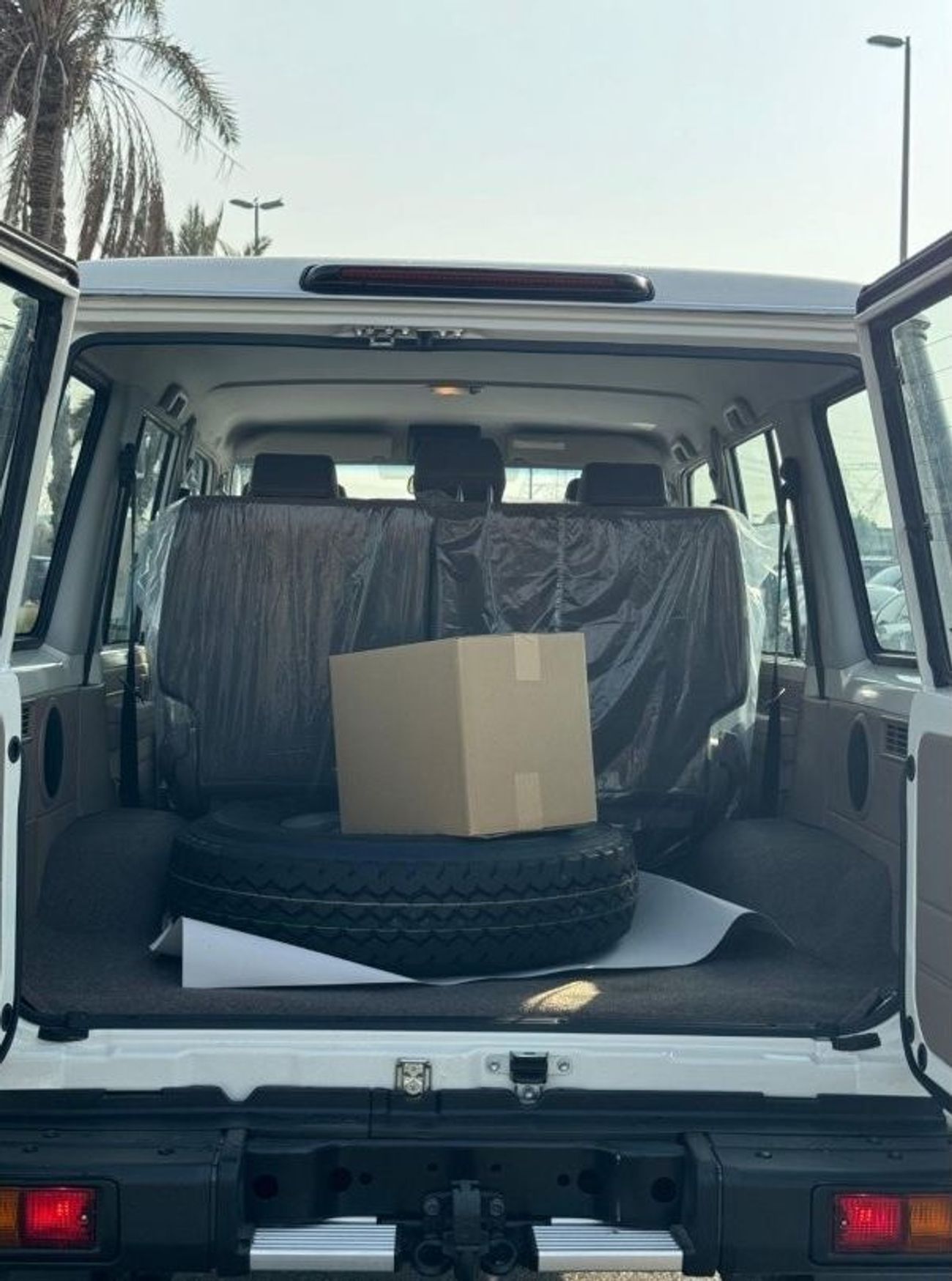 Toyota Land Cruiser 70 TOYOTA LANDCRUISER 76 4.0L V6 PETROL GRADE E MANUAL