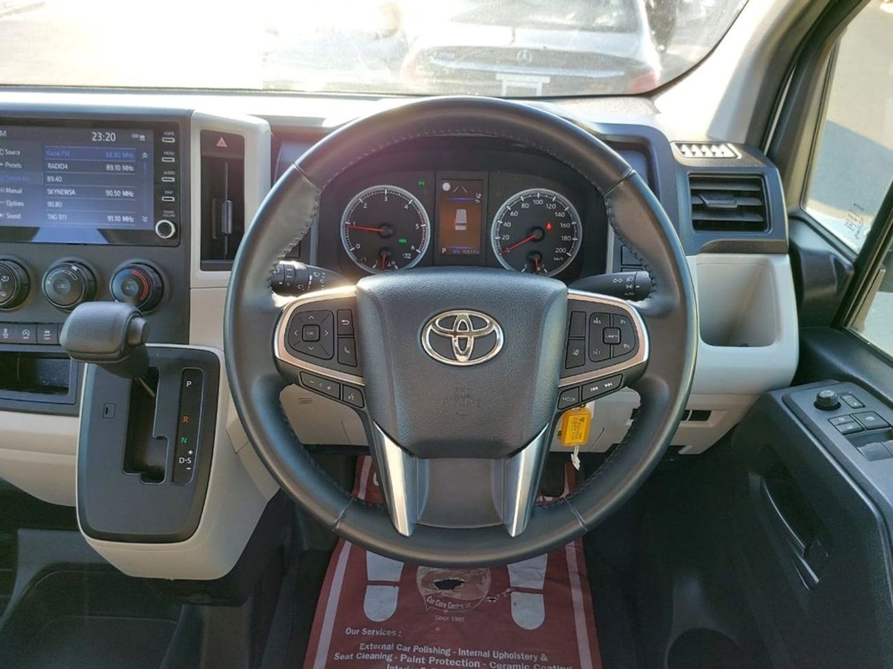 Toyota Hiace Commuter