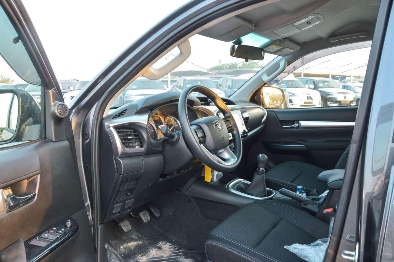 تويوتا هيلوكس SR5 2.4L 4WD DIESEL PICKUP 2026