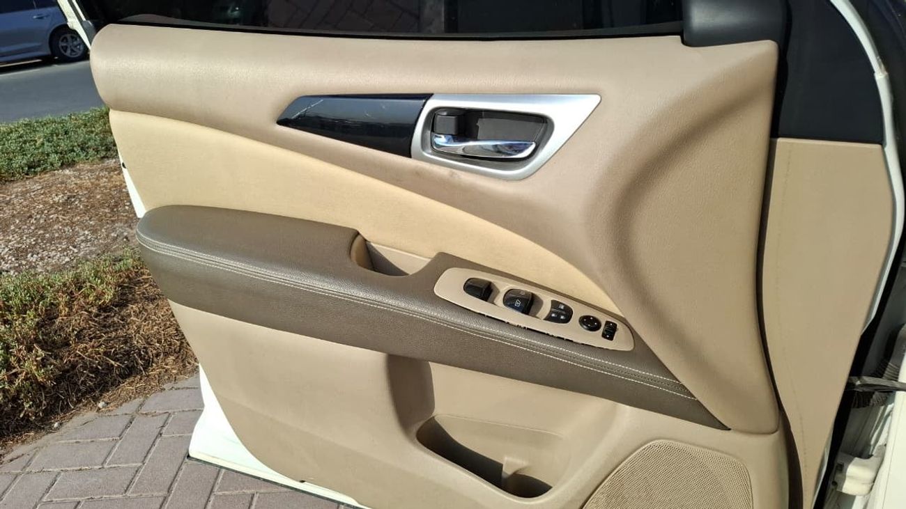 Nissan Pathfinder SE Mid 3.5L