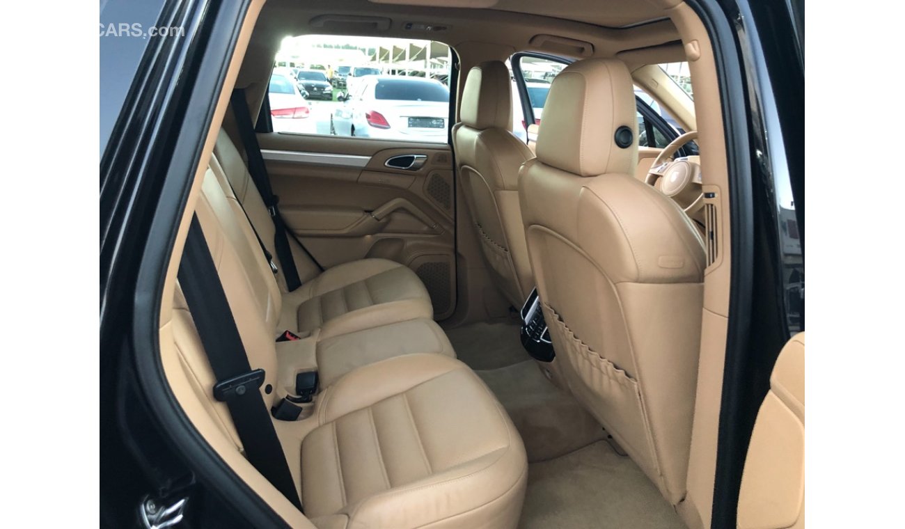 Porsche Cayenne S PORSCHE CAYENNE S MODEL 2012 GCC CAR PERFECT CONDITION FULL OPTION PANORAMIC ROOF LEATHER SEATS