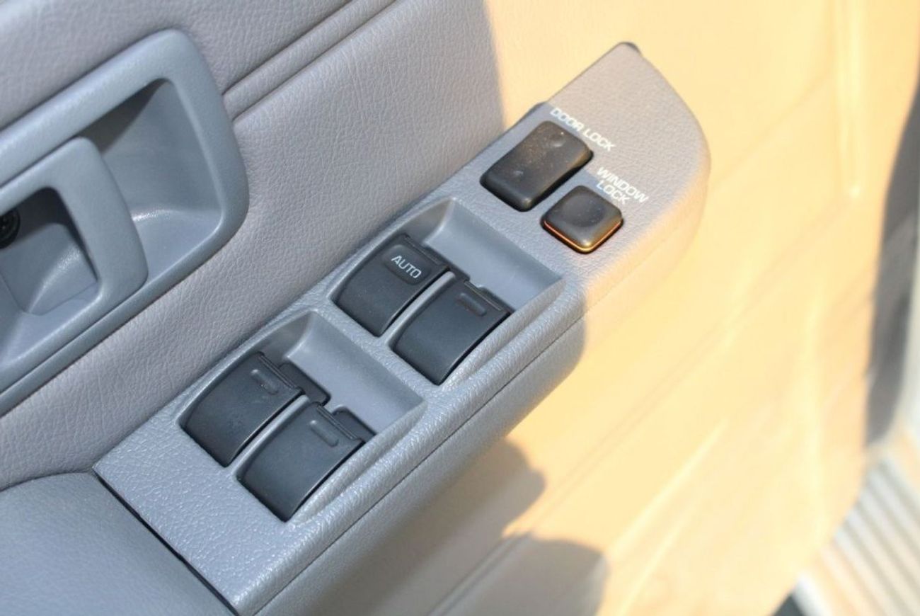 تويوتا لاند كروزر بيك آب TOYOTA LANDCRUISER 79 4.5L V8 DIESEL DOUBLE CAB STD MANUAL