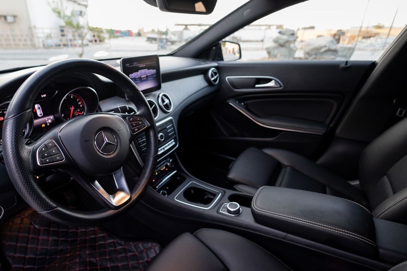 Mercedes-Benz CLA 200 Std 2.0L Mercedes-Benz CLA200 2019 GCC under Warranty with Flexible Down-Payment.