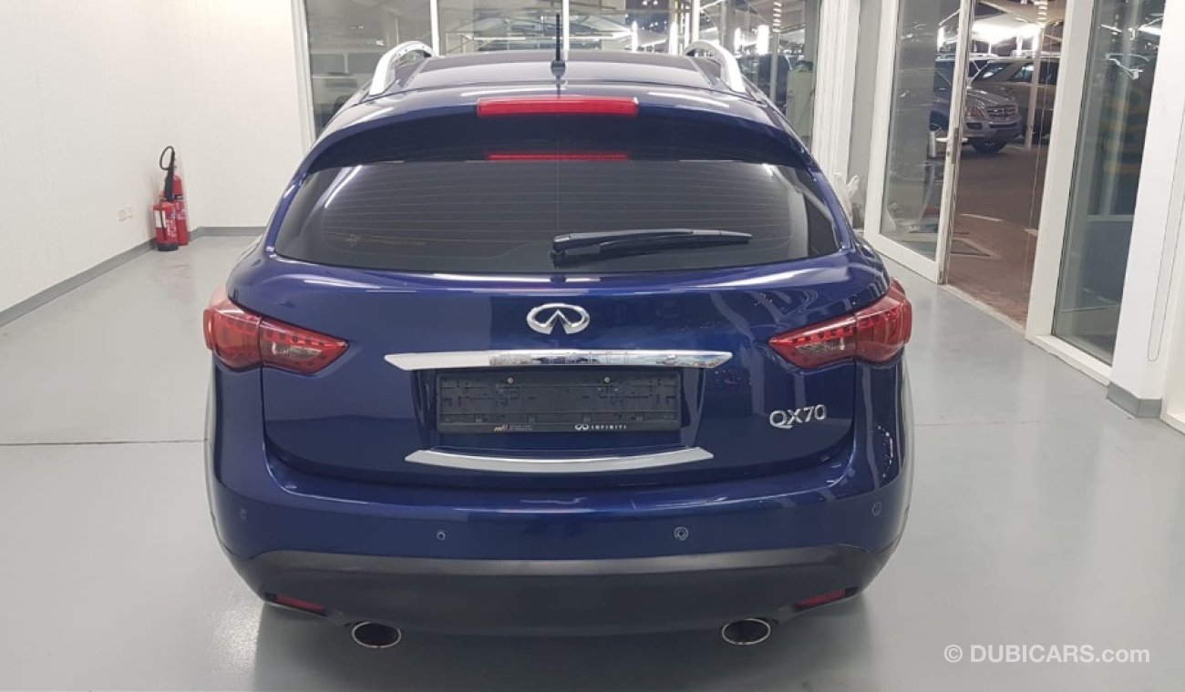 Infiniti QX70