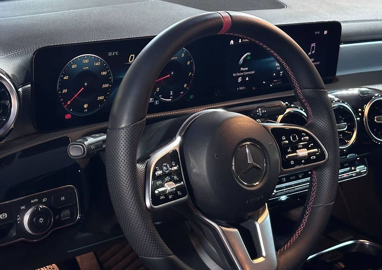 مرسيدس بنز CLA 250 Std 2.0L (221 HP)