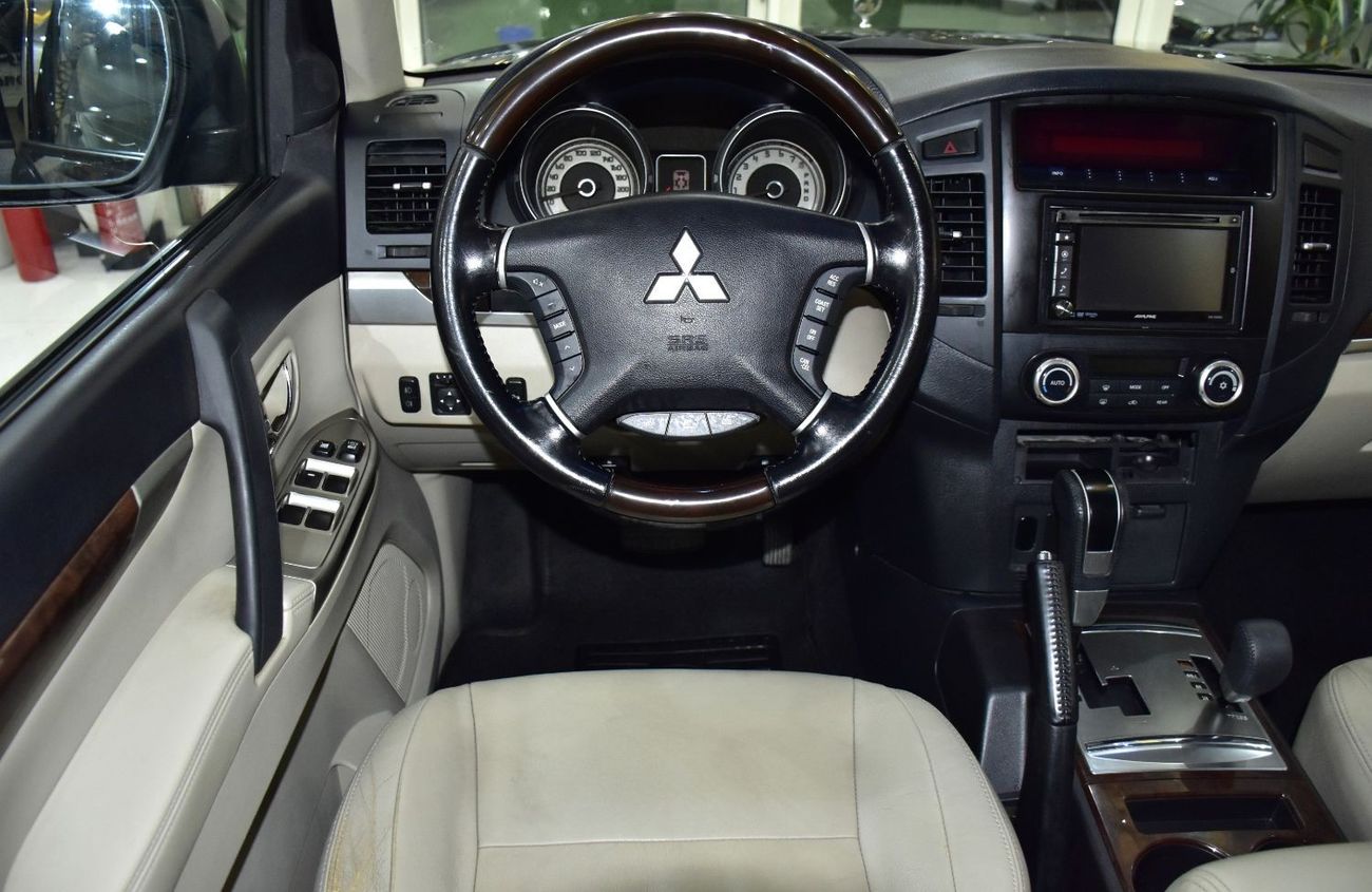 ميتسوبيشي باجيرو EXCELLENT DEAL for our Mitsubishi Pajero GLS ( 2013 Model ) in Grey Color GCC Specs