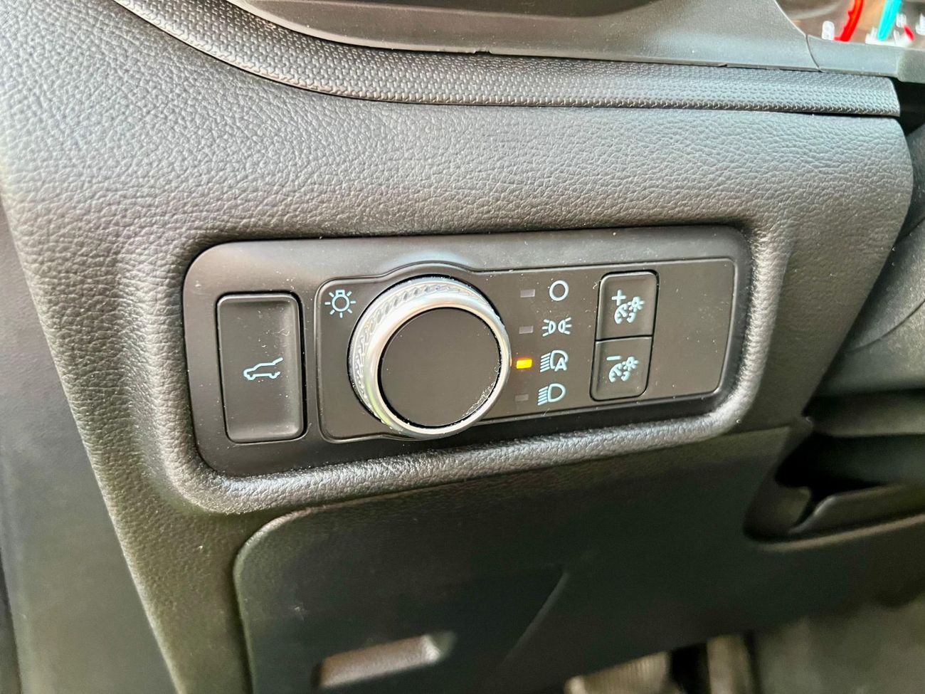 فورد إكسبلورر Base 100A 2.3L RWD warranty one year bank financie available