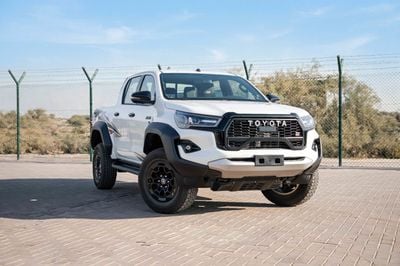 تويوتا هيلوكس GR Sport 4.0L - Platinum White Pearl Inside Black | Export Only