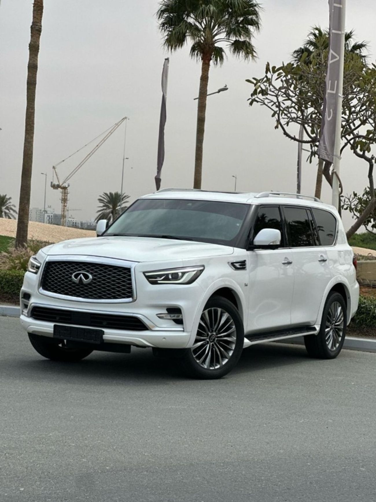 Infiniti QX80 Standard 5.6L