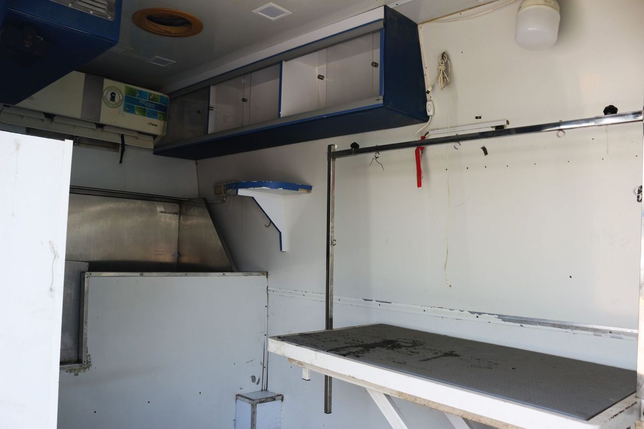 بيجو بوكسر صالون حلاقه حويانات متنقل