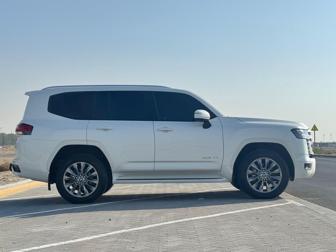 Toyota Land Cruiser LAND CRUISER,GXR 2023 3.5TWIN TURBO.GCC,Free accident