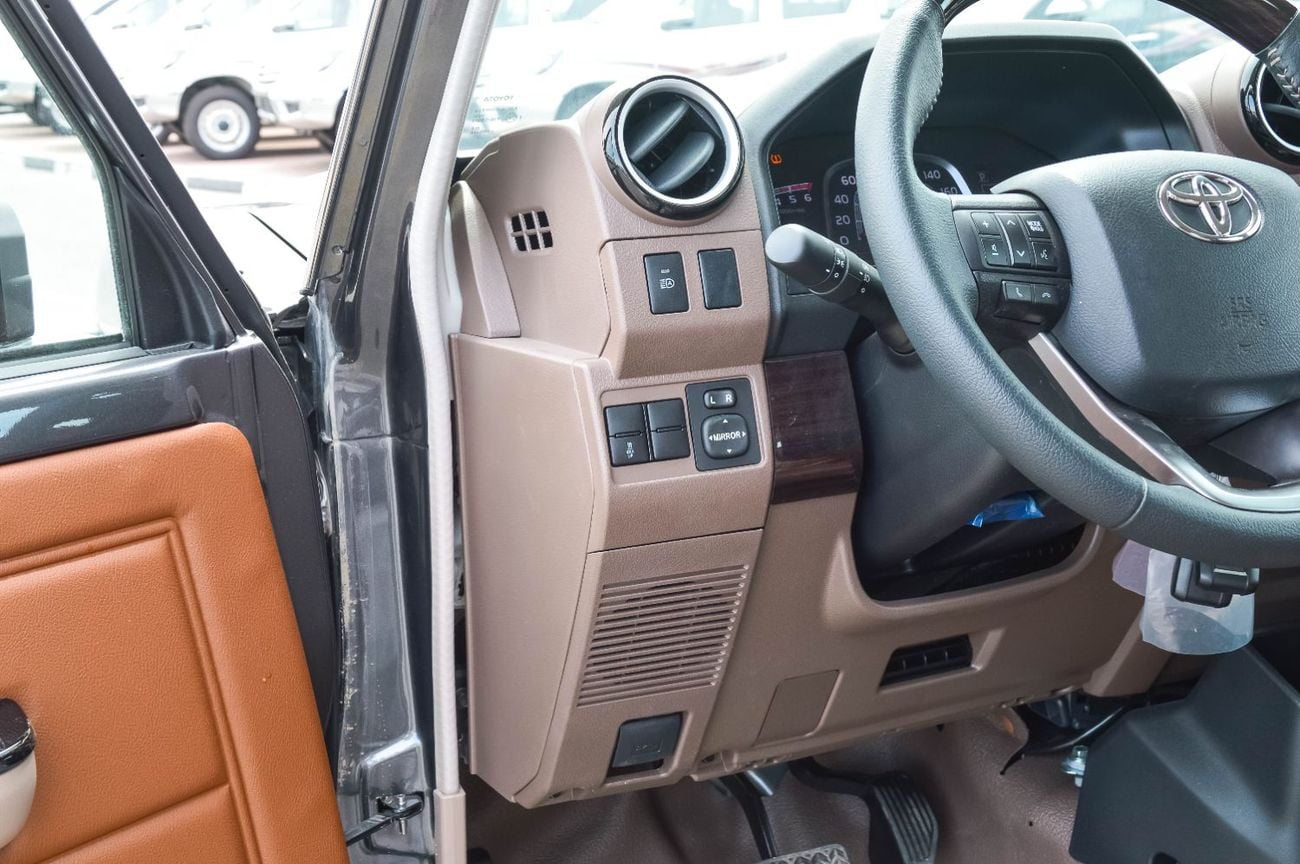 تويوتا لاند كروزر بيك آب TOYOTA LAND CRUISER 79 2.8L 4WD DIESEL PICKUP 2025