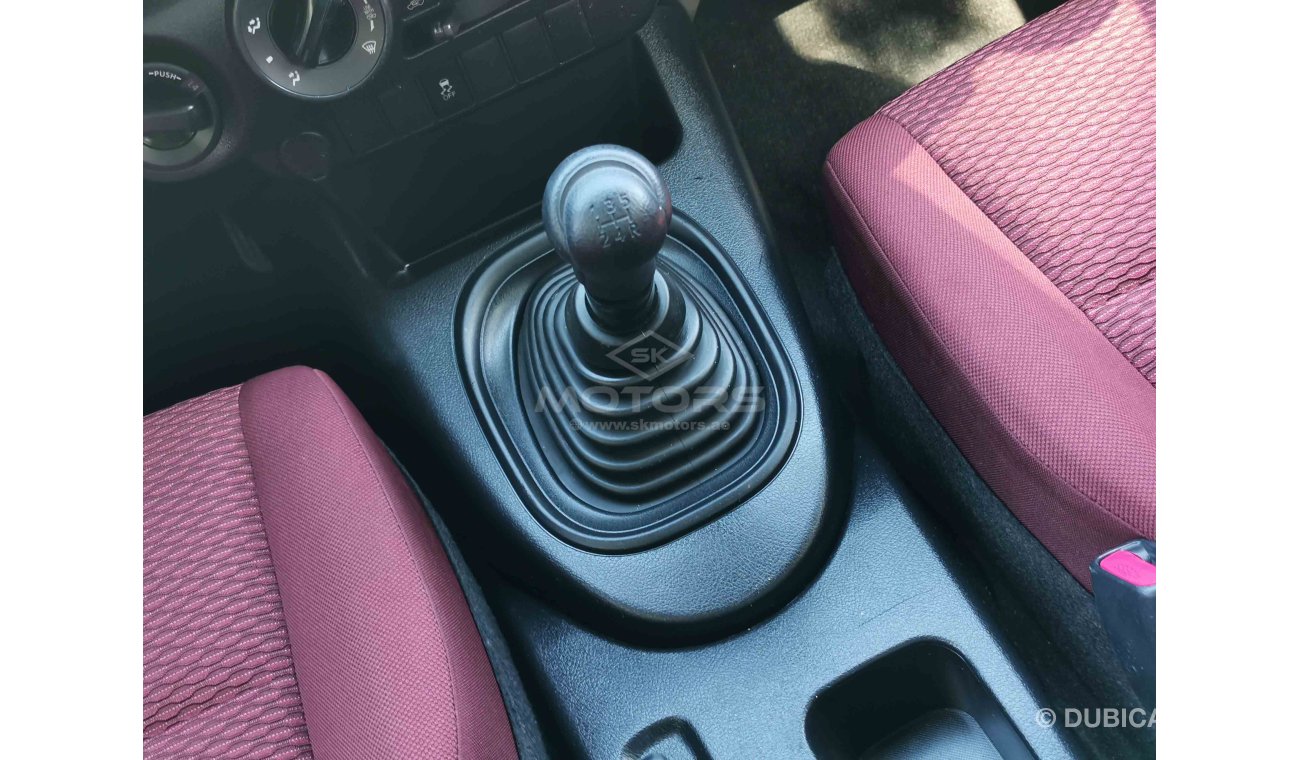 Toyota Hilux 2.7L Petrol, M/T, Manual Front A/C (LOT # 3019)