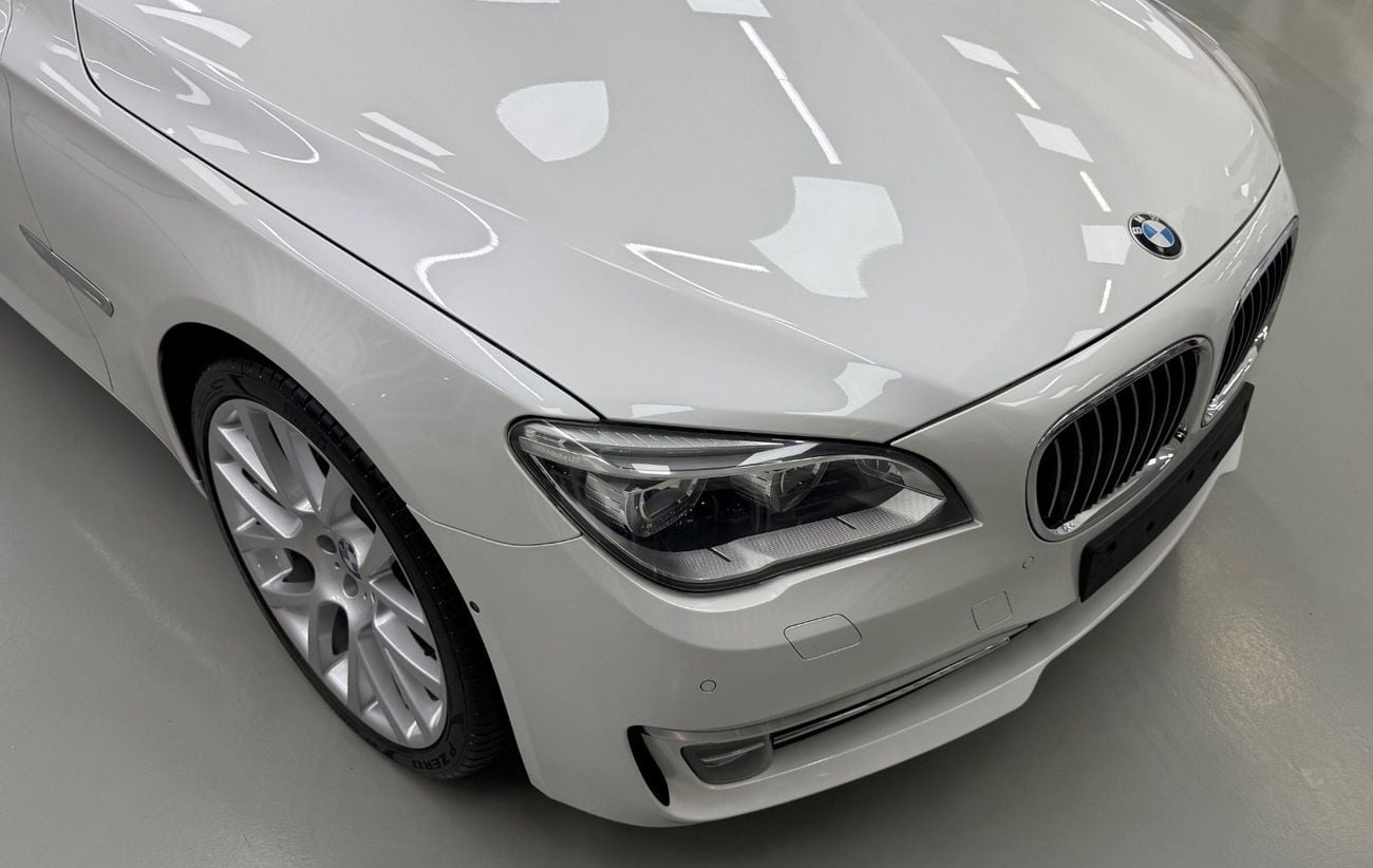 BMW 750Li Luxury 4.4L (443 HP)