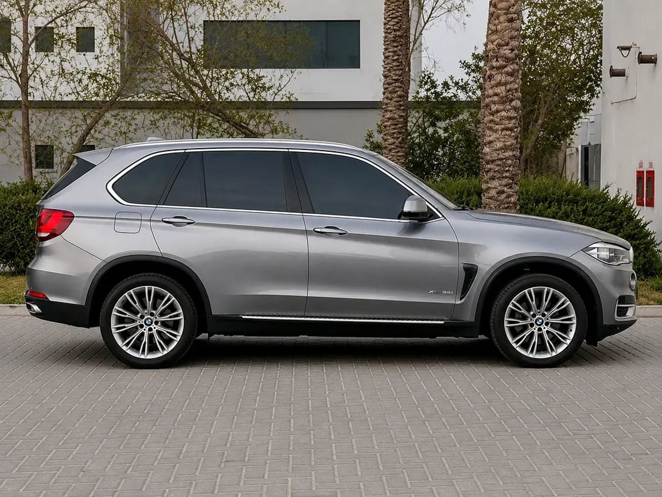 بي أم دبليو X5 1,338 P.M | xDrive35i Exclusive | GCC Specs | 3.0L V6