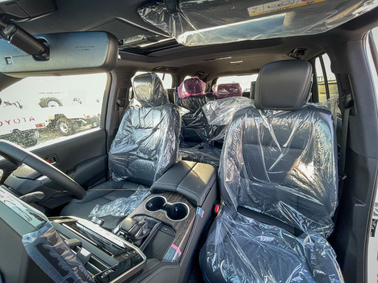 Toyota Land Cruiser Toyota Lc300 VXR white RHD diesel