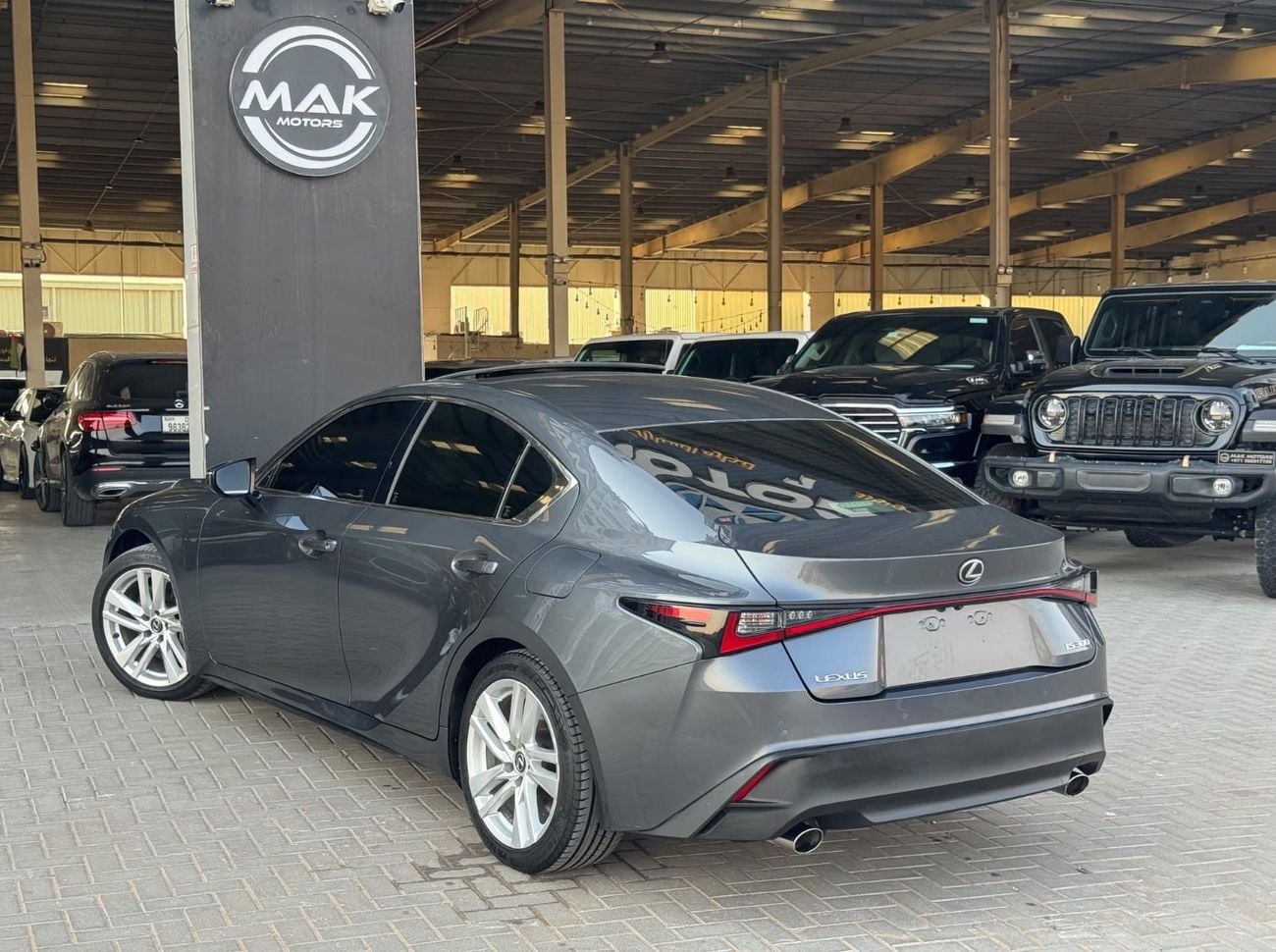 Lexus IS300 PREMIER لكزس is300  خليجي ‎موديل 2023  اربعة سلندر توربو اقتصادية جدا فالبترول  ماشي 56400 كم  مواصفات:  ( ش