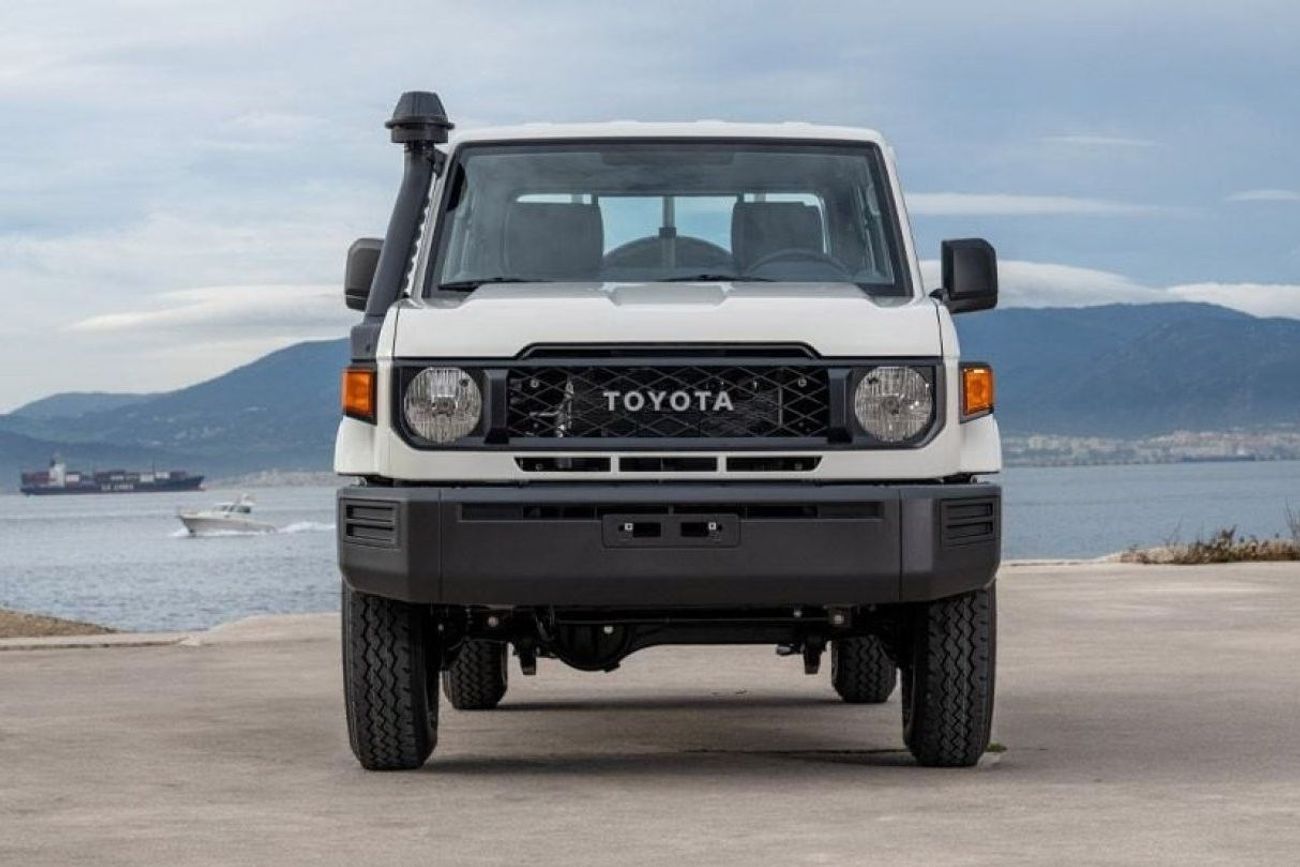 Toyota Land Cruiser Pick Up Land Cruiser Pick Up D/C 4.2L Diesel M/T 2024