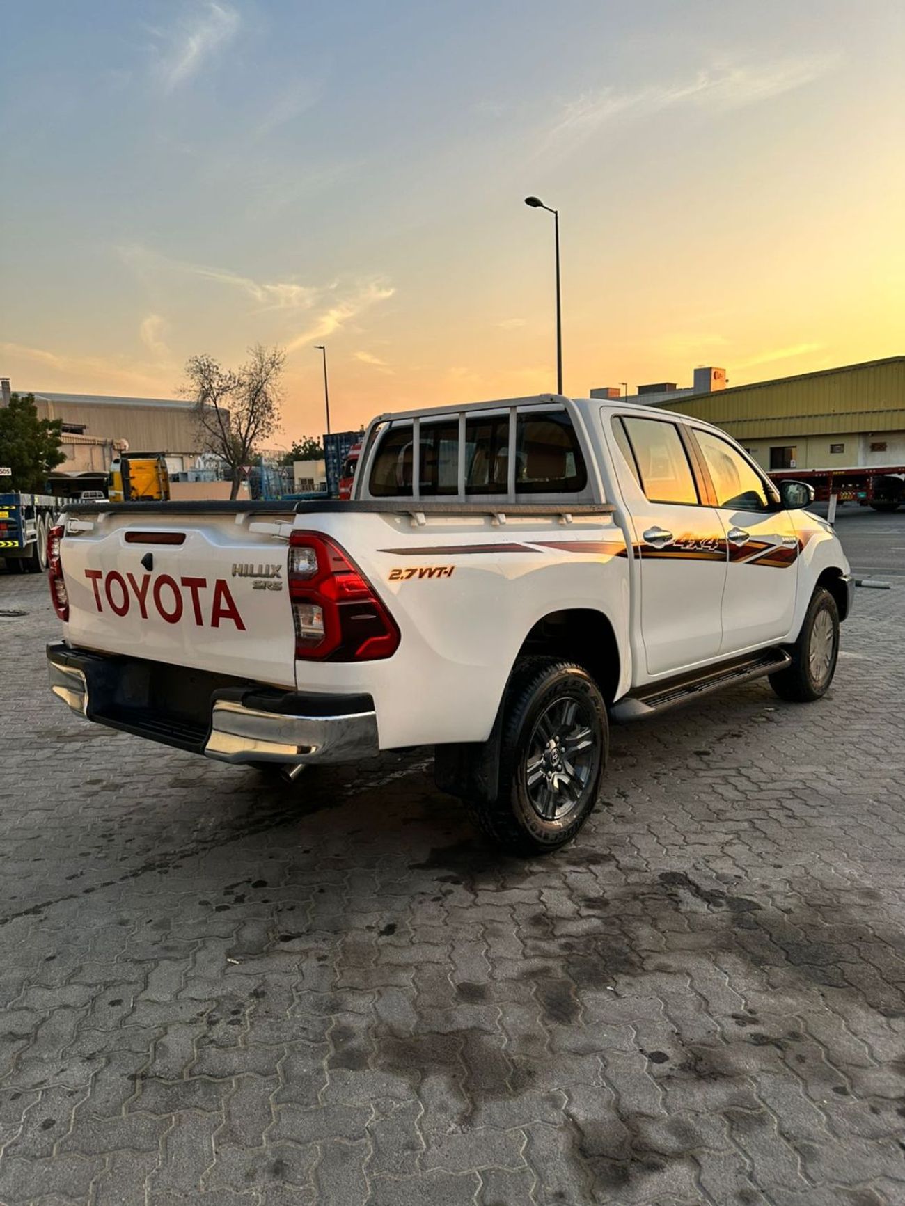 Toyota Hilux SR5 2.7L Petrol Manual Double Cap 4x4 Full Option