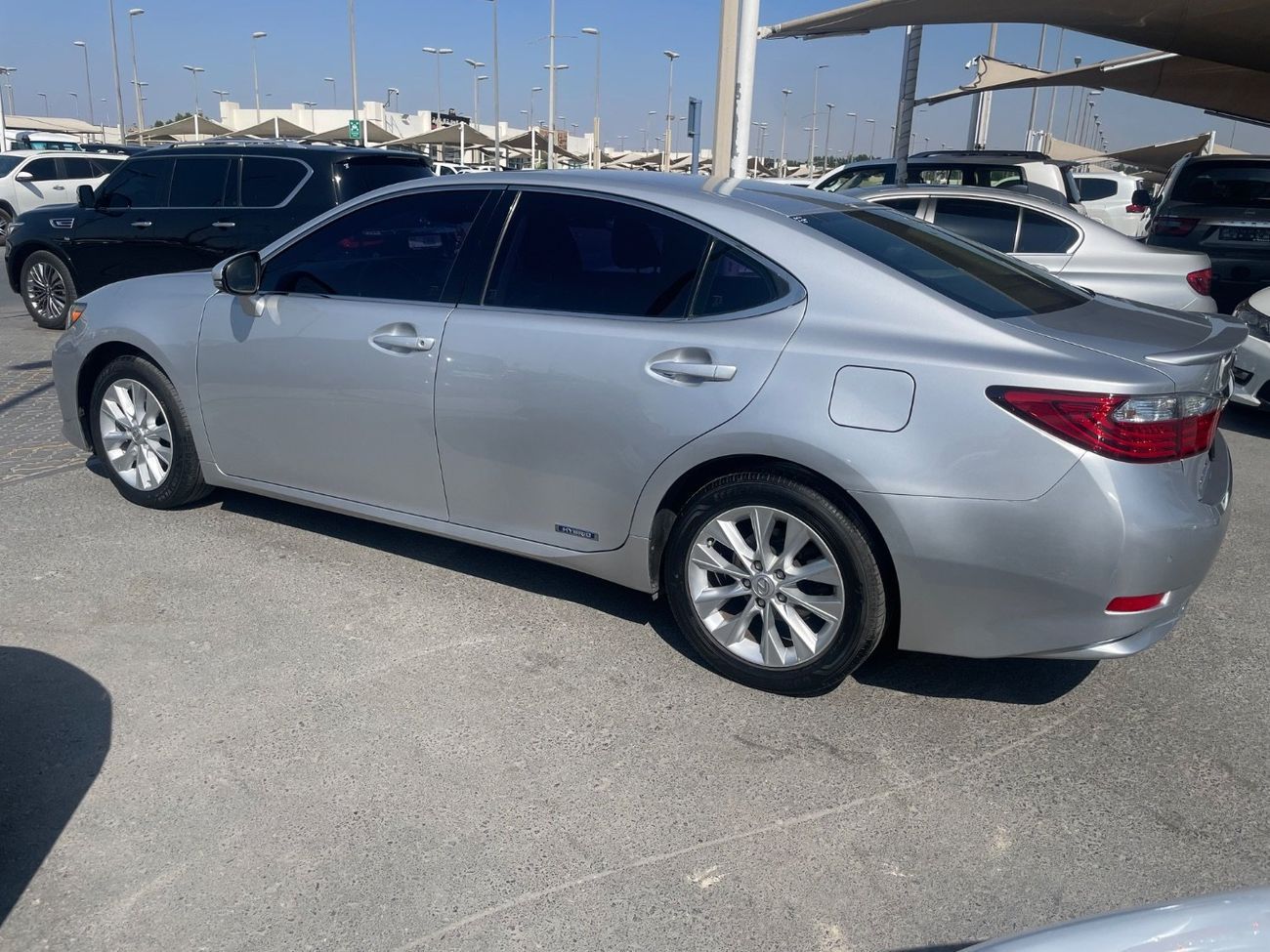 لكزس ES300h لكزس ES300 هايبرد وارد كوريا اوراق جمارك فل اوبشن بدون حوادث