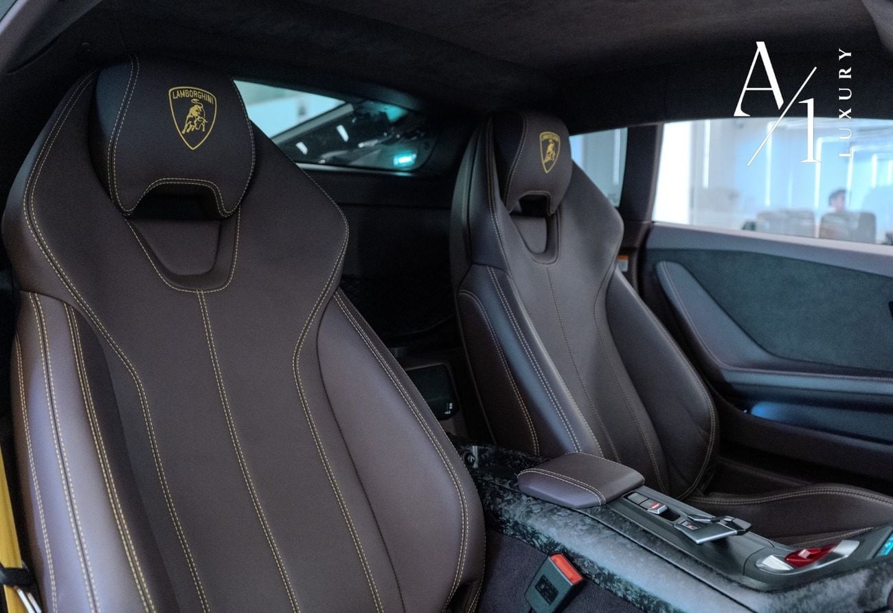 Lamborghini Huracan EVO Coupe RWD 2022 Lamborghini Huracan EVO V10, Excellent Condition, Fully Loaded, Forged Carbon Int