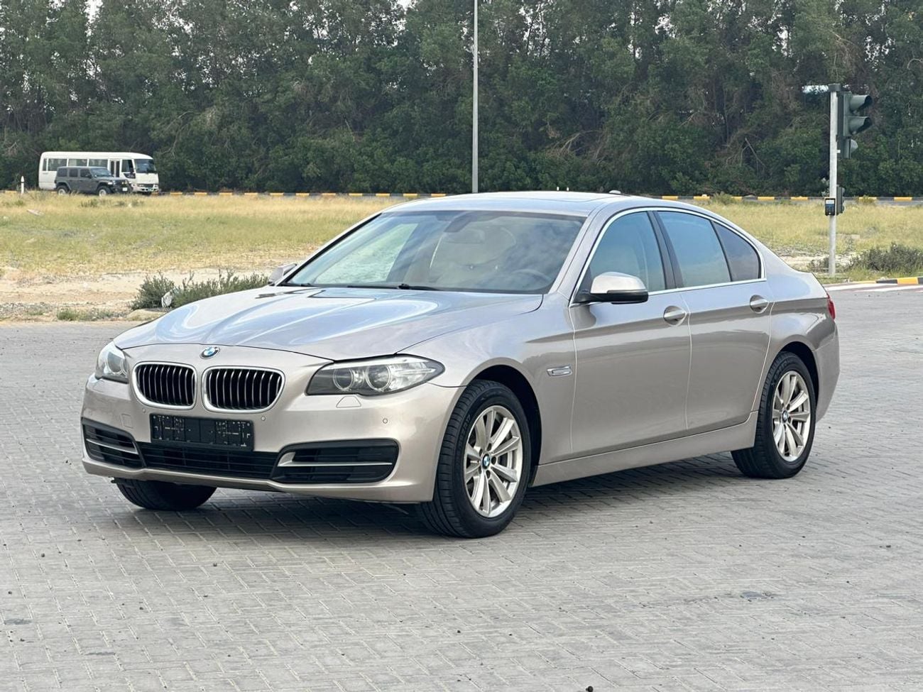 بي أم دبليو 520i