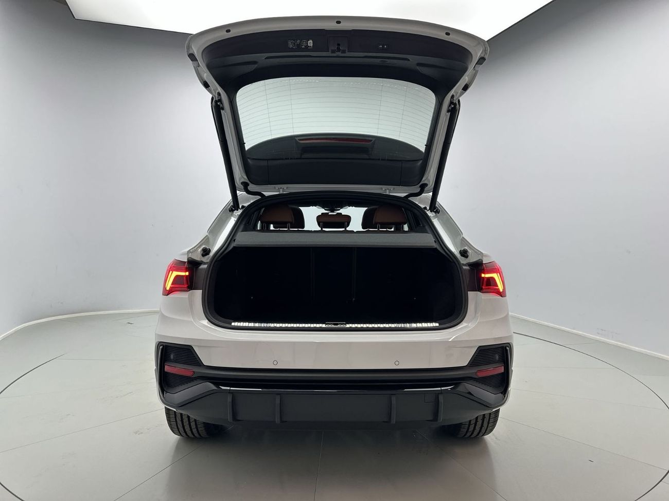 أودي Q3 Sportback 40 TFSI quat 180hp S line (Ref# 07049)