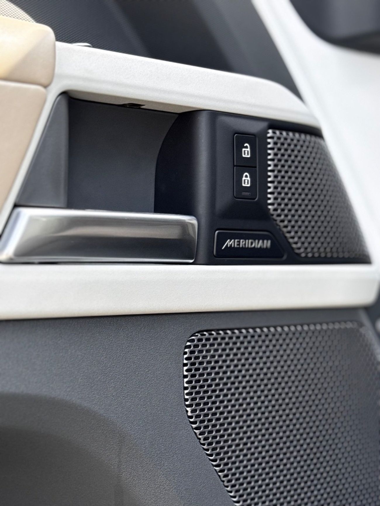 لاند روفر ديفندر P400 90 SE 3.0L (5 Seater)