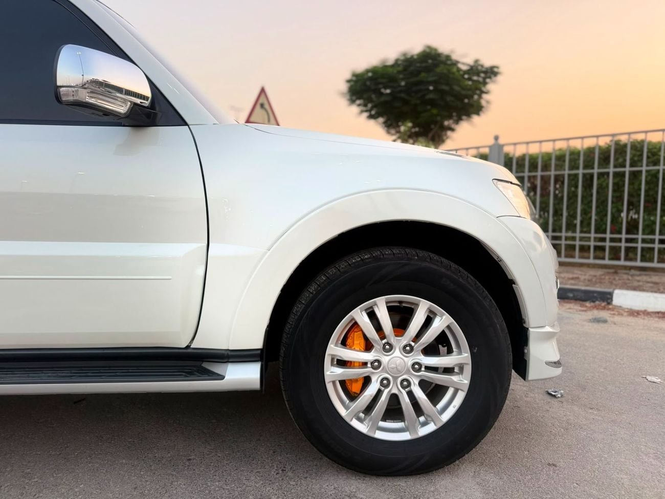 Mitsubishi Pajero 2018 | 3.2L DIESEL | AT | RHD | STEERING CONTROL SWITCHES | TRACTION CONTROL | CRUISE CONTROL