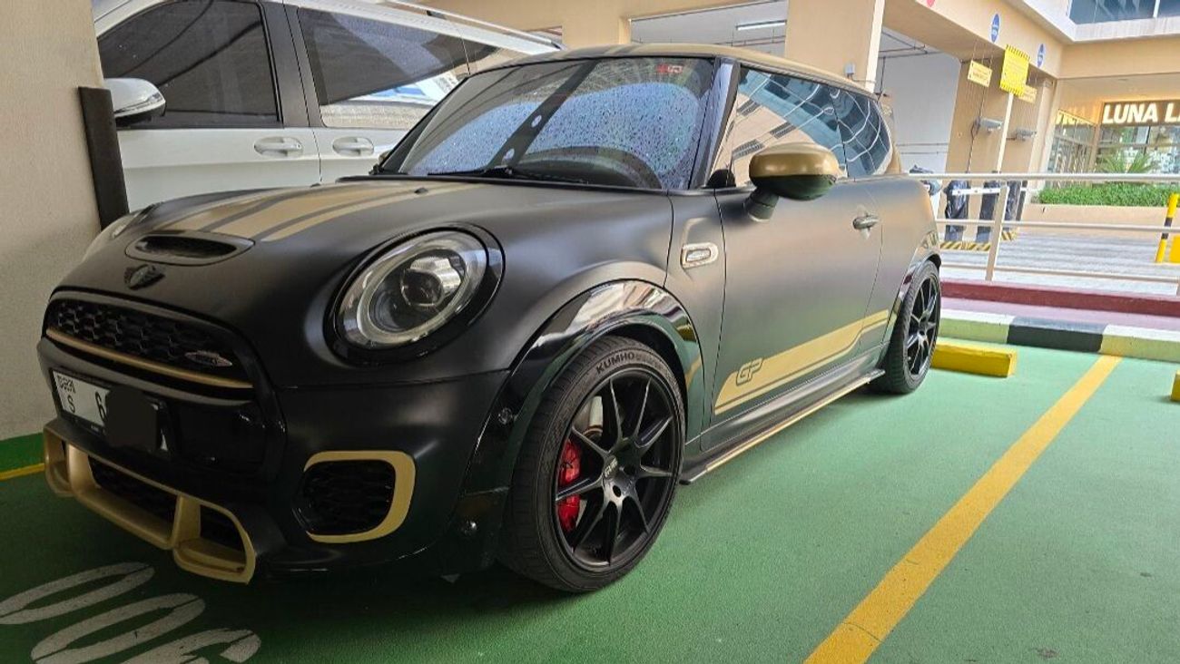 ميني كوبر إس 2.0 L TwinPower Turbo 4-cylinder engine, 8-speed Steptronic Sport automatic transmission, Sport-tune