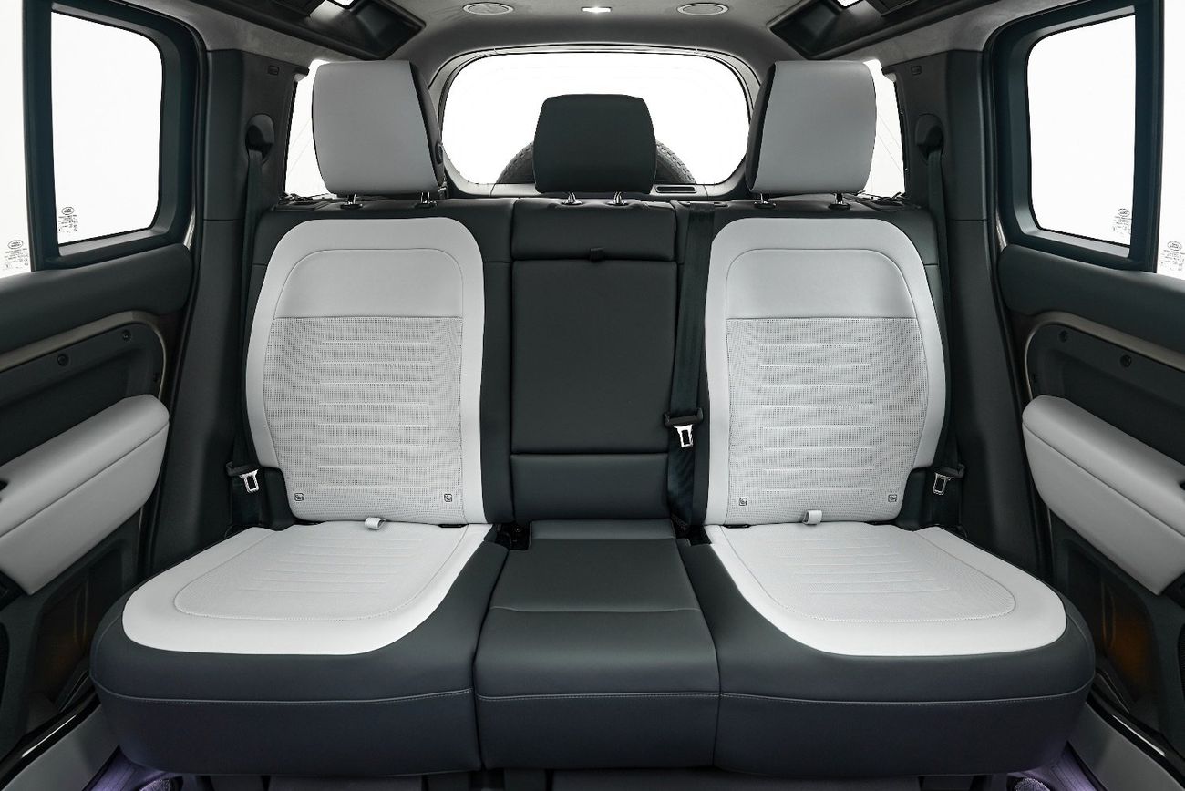 لاند روفر ديفندر 110 P635 OCTA V8