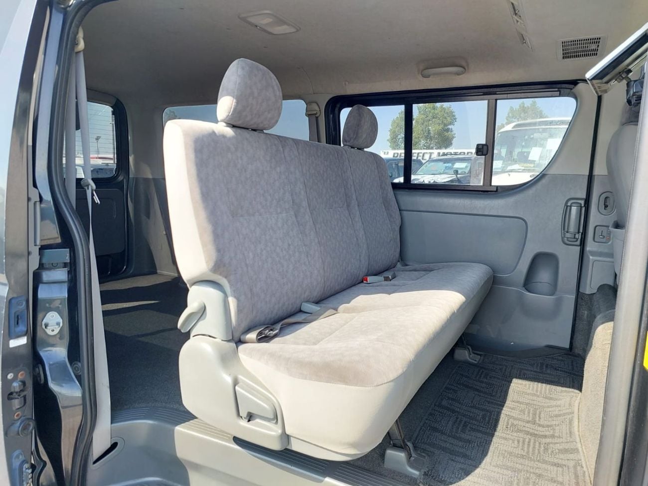 تويوتا هاياس (RAMADAN OFFER) TOYOTA HIACE VAN RHD 2005 MODEL 2.0 L PETROL AUTOMATIC(PM26783)