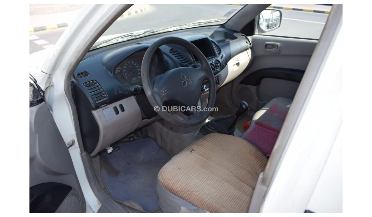 Mitsubishi L200 Std Mitsubishi L200 D/c Pick up 4x2 Diesel, Model:2012. Excellent condition