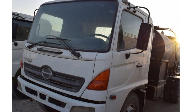 هينو 500 Hino Truck Asphalt Distributor, Model:2005. Excellent condition
