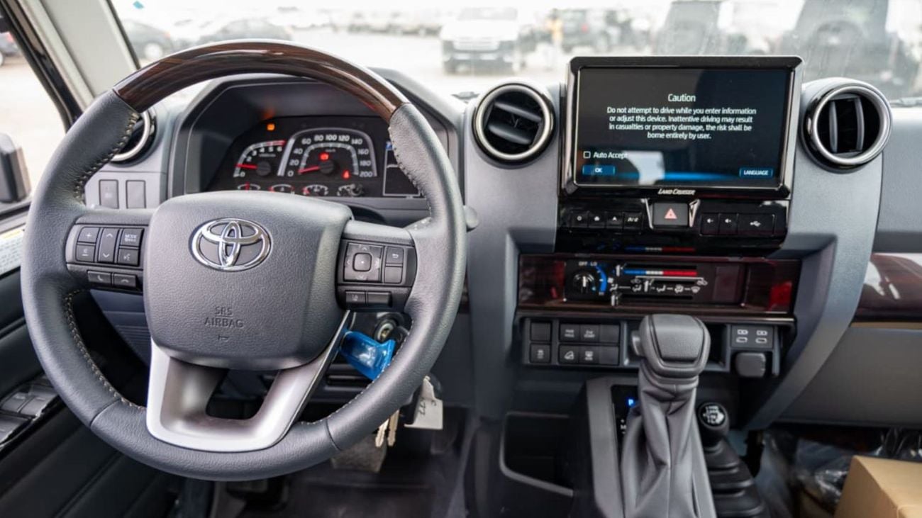 Toyota Land Cruiser 70 LC 76 2.8L | Diesel | 4 Cylinder | 6 Speed Automatic | 5 Door | 5 Seats