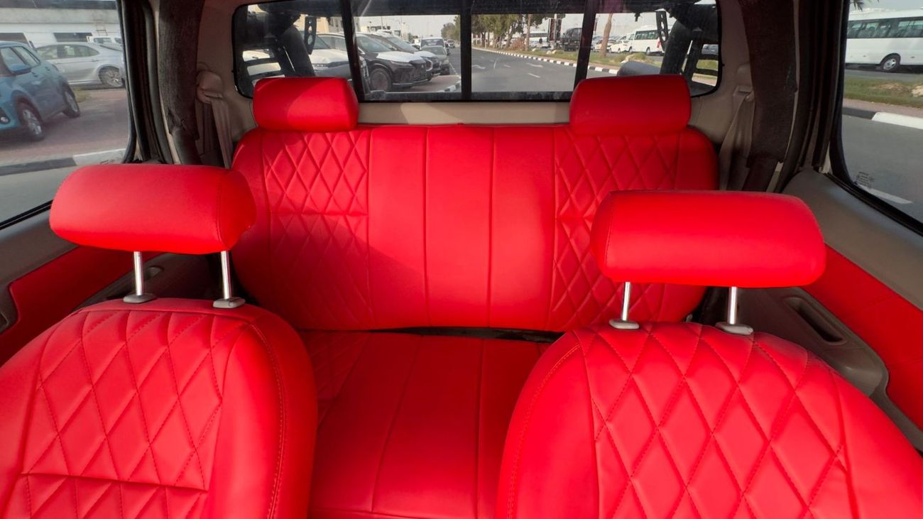 Toyota Hilux DOUBLE CABIN | PREMIUM RED INTERIOR | MANUAL 2.5L DIESEL | MULTIMEDIA SCREEN | LHD | 2007