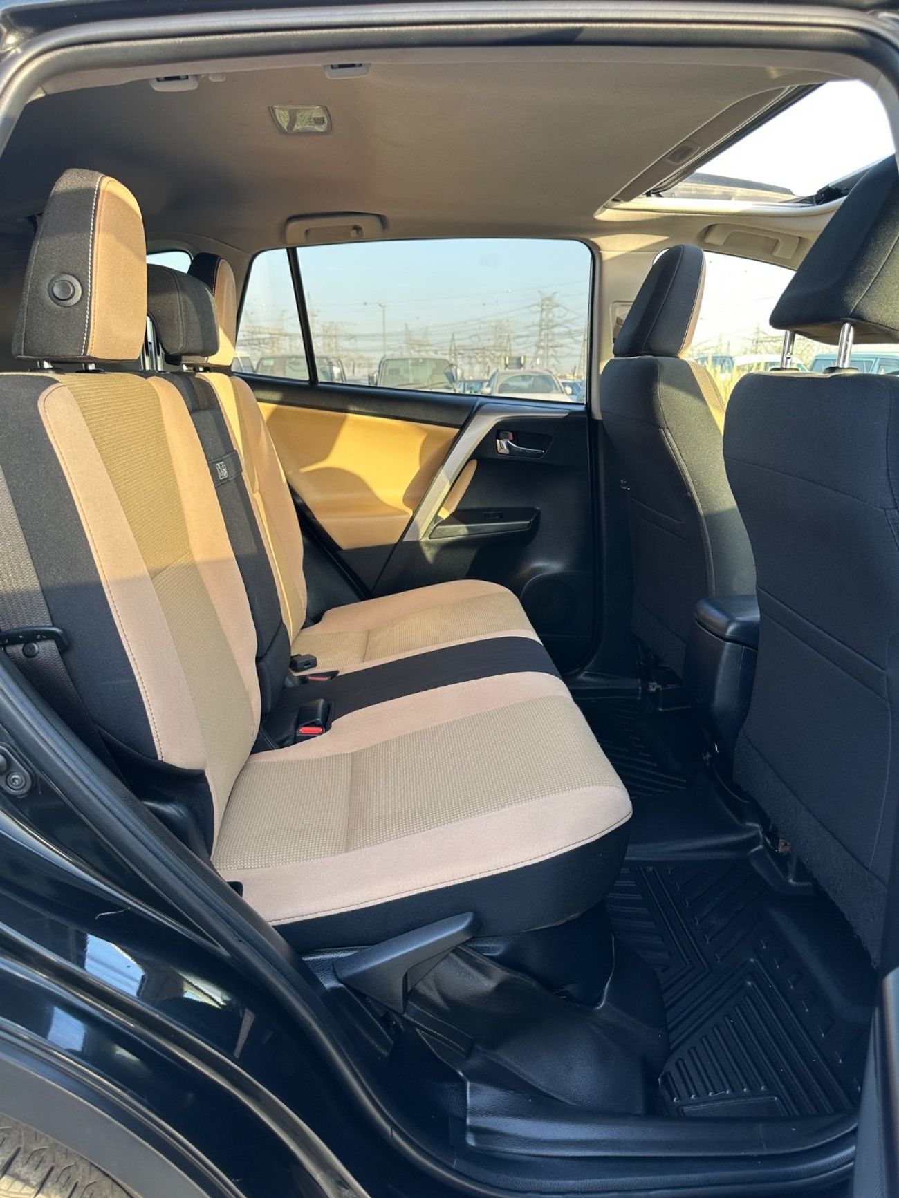 Toyota RAV4 Hybrid XLE Sunroof, push start full option