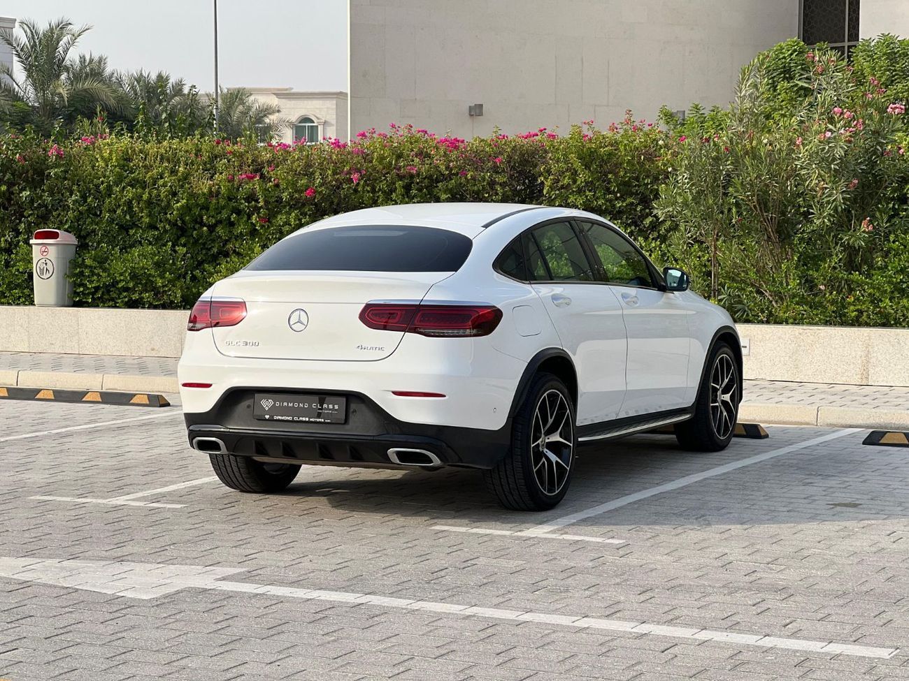 مرسيدس بنز GLC 300 Premium + 2.0L