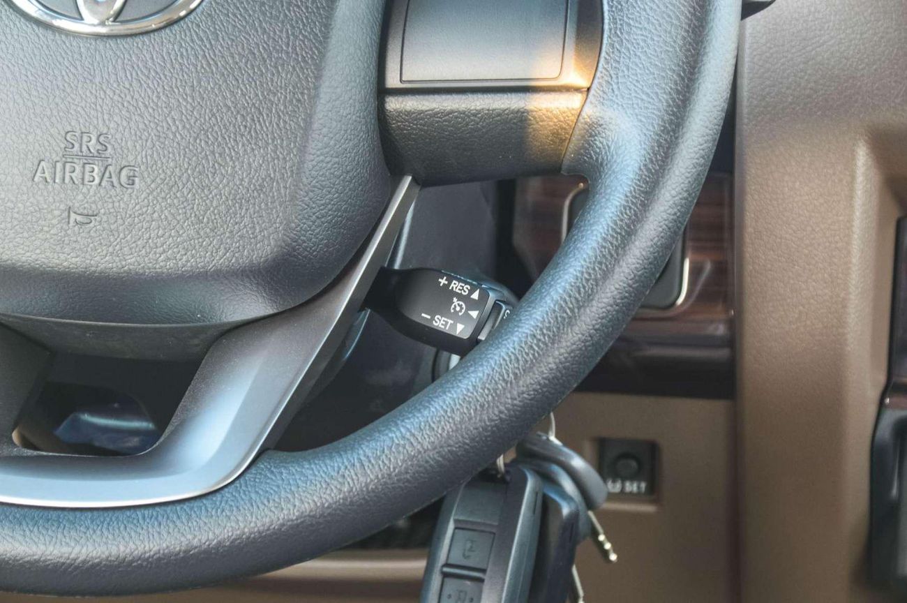 تويوتا لاند كروزر 70 TOYOTA LAND CRUISER 76 4.0L V6 AT  4WD 5DOOR SUV 2025