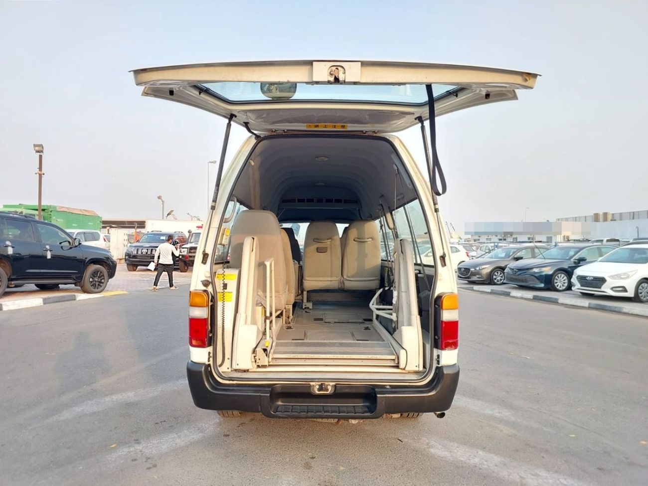 Toyota Hiace TOYOTA HIACE COMMUTER VAN RHD 2002 MODEL 3.0 L DIESEL AUTOMATIC(PM10827)